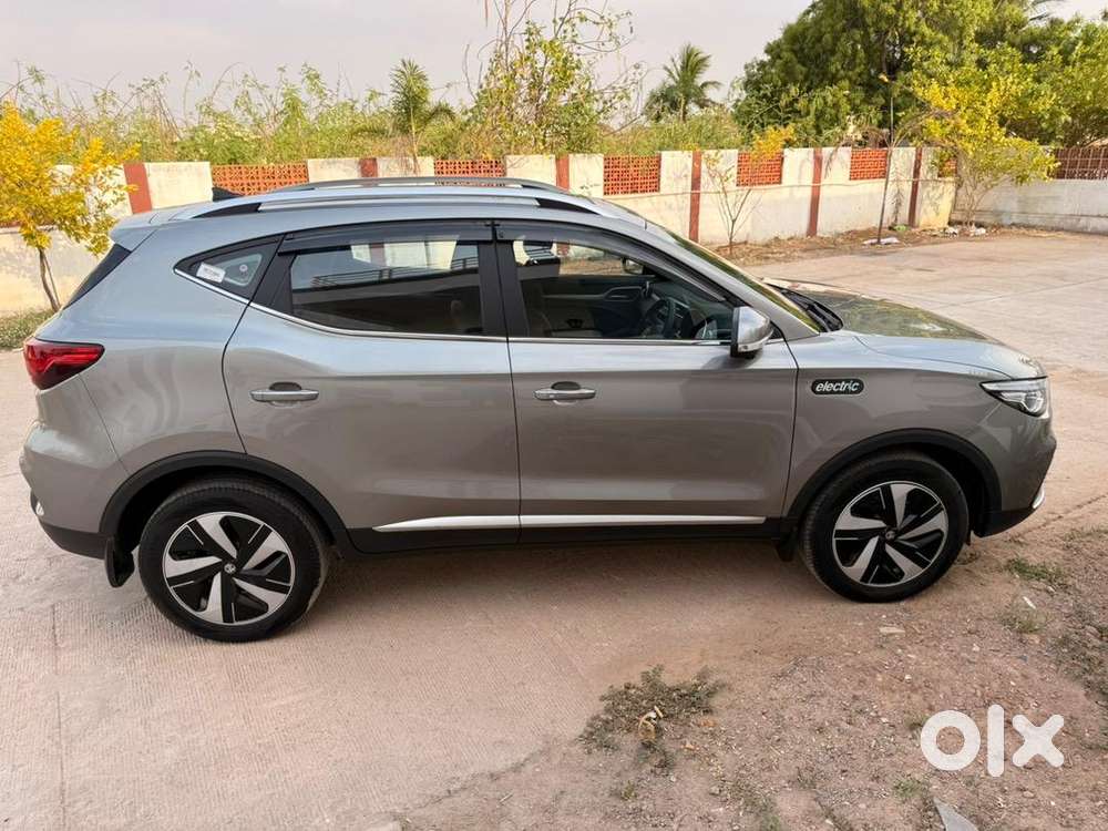 Mg Zs Ev 2025  Essence Top Variant  Fully Loaded Electric Suv