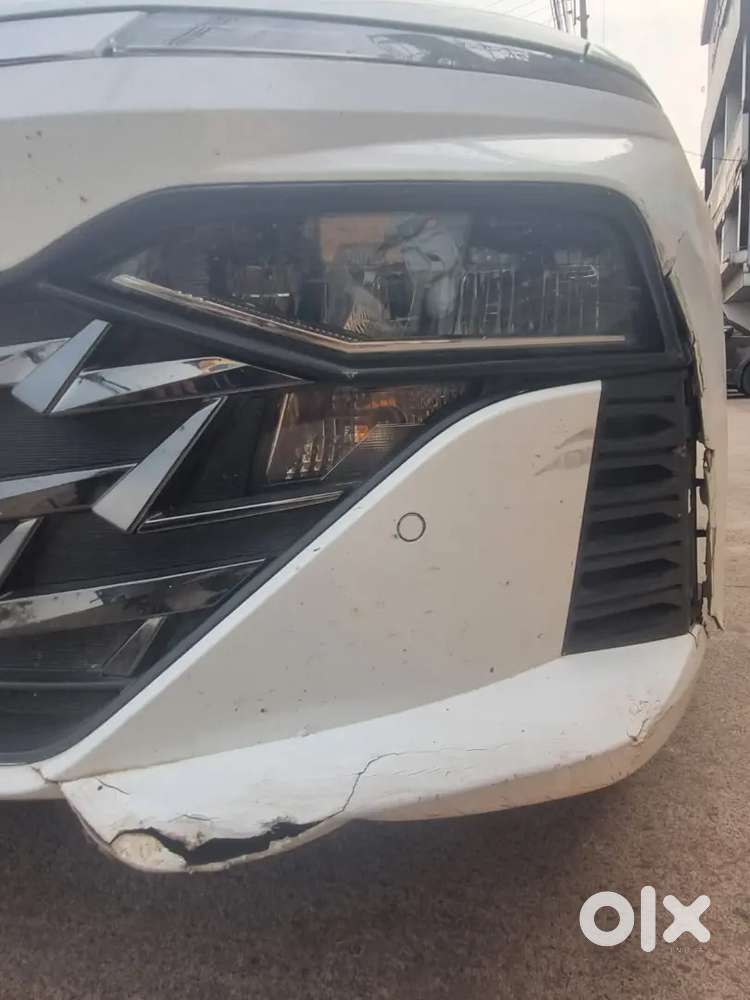 2023 Hyundai Verna Sx Petrol Manual  70,000 Km  White