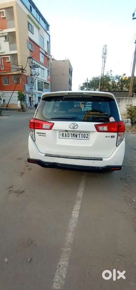 Single Owner Well Maintained Innova Crysta 2.4 G 8 Seater Car For Sale