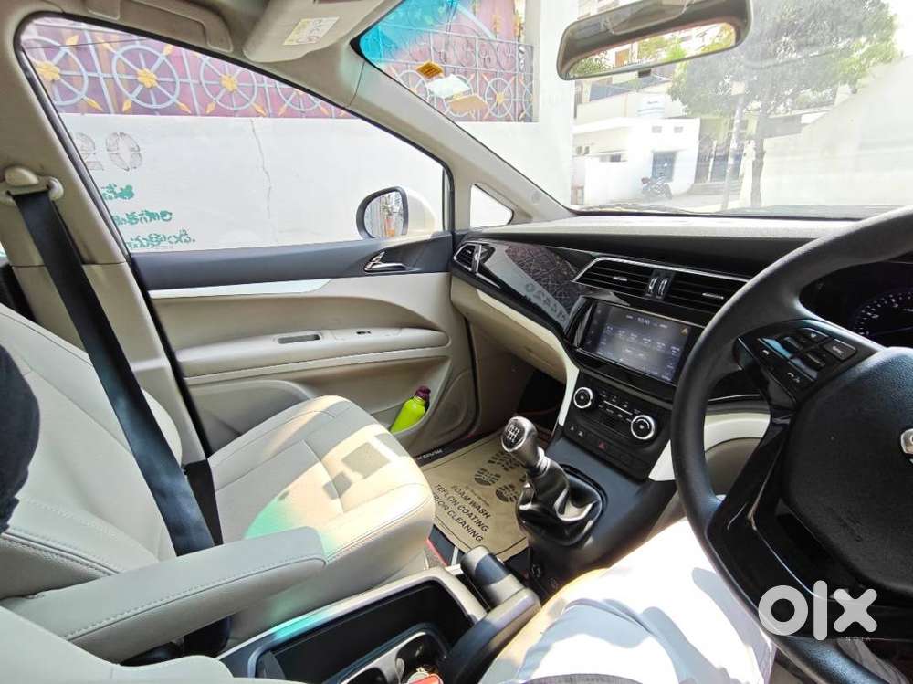 Mahindra Marazzo M8 - 8 Str