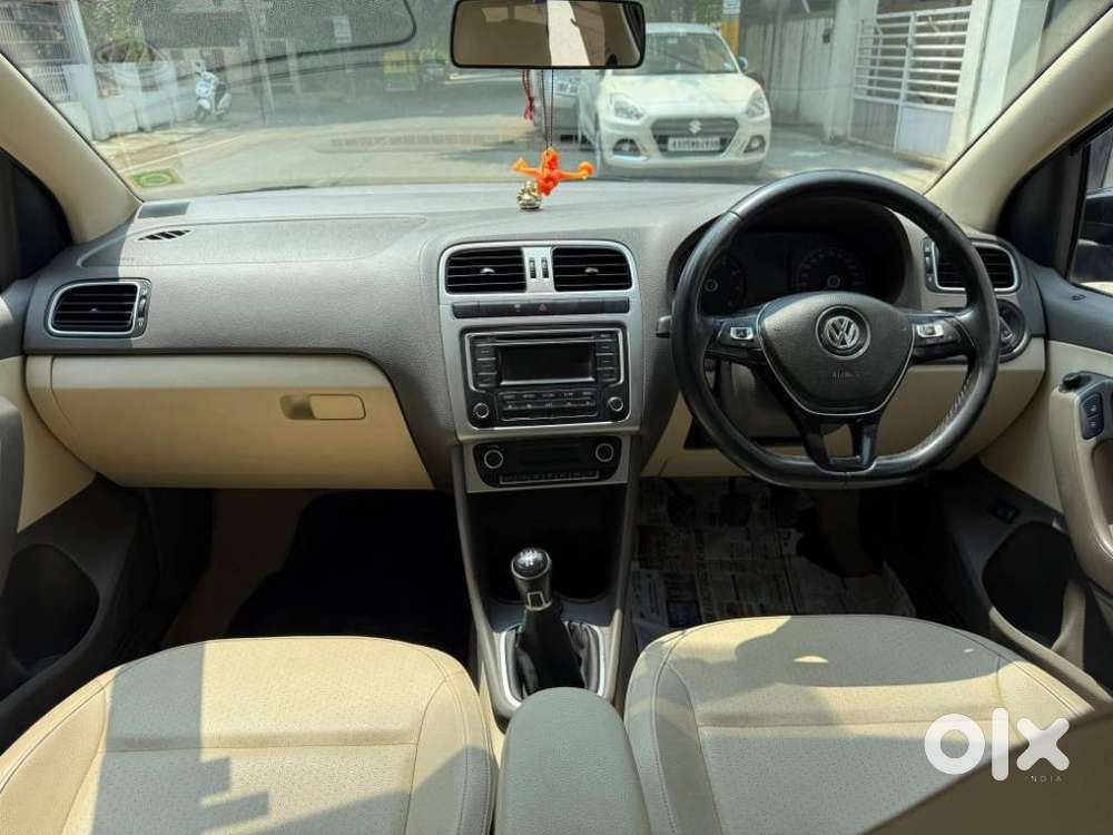 Volkswagen Vento Celeste 1.6 Highline, 2015, Petrol