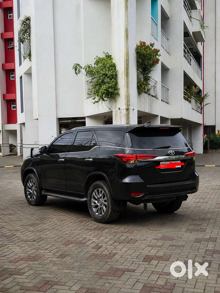 Urgent! Black Kl Rereg Toyota Fortuner Diesel 4wheel Drive