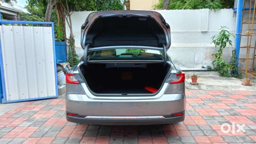 Toyota Camry Hybrid, 2025, Cng & Hybrids