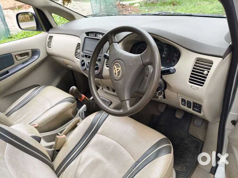 Toyota Innova Car 2010
