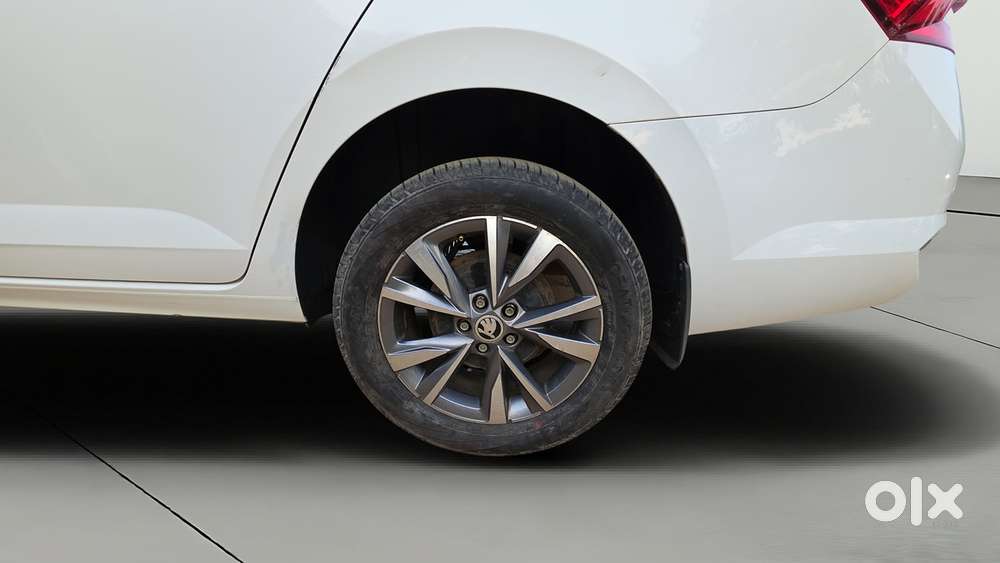 Skoda Slavia Style 1.0l Tsi Mt, 2022, Petrol