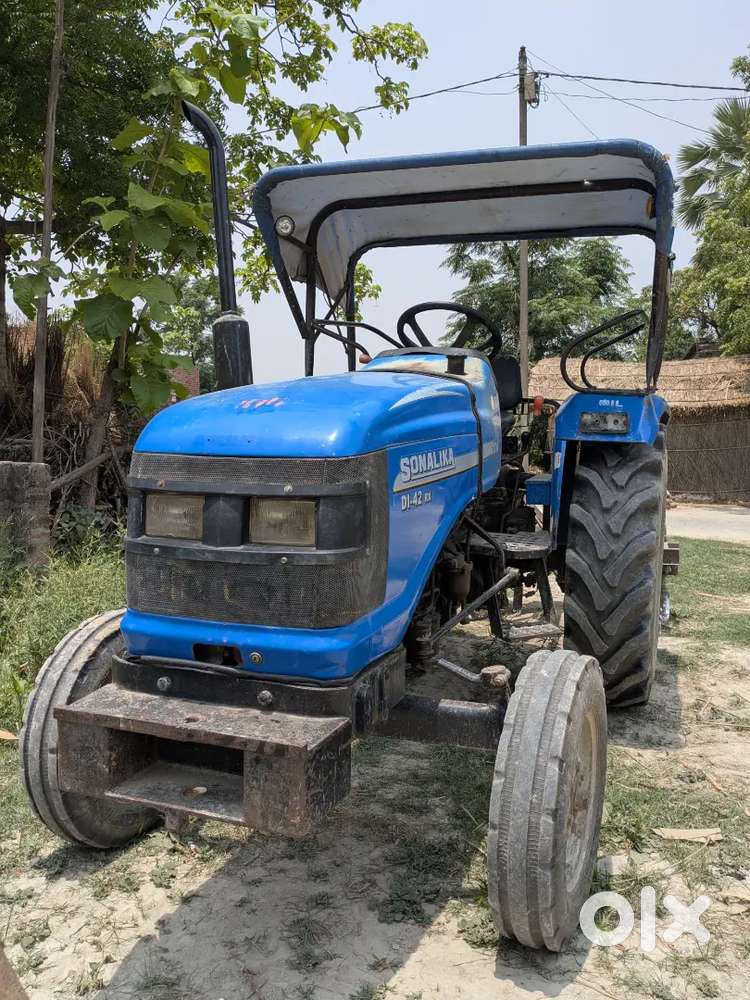 Tractor And Bolero Urgent Sale