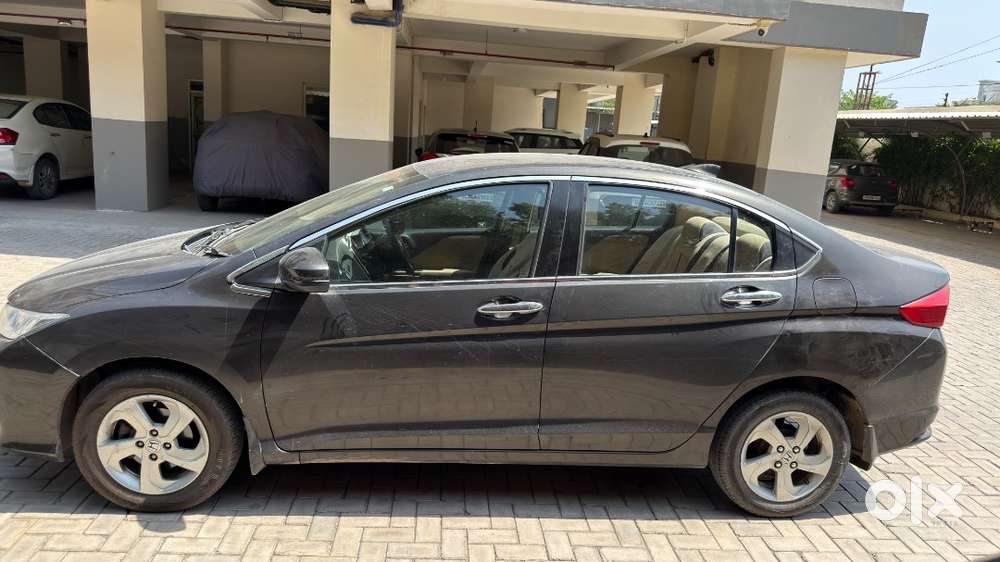 Honda City V 2015 1.5 Diesel Turbo I-dtech Metallic Brown Colour