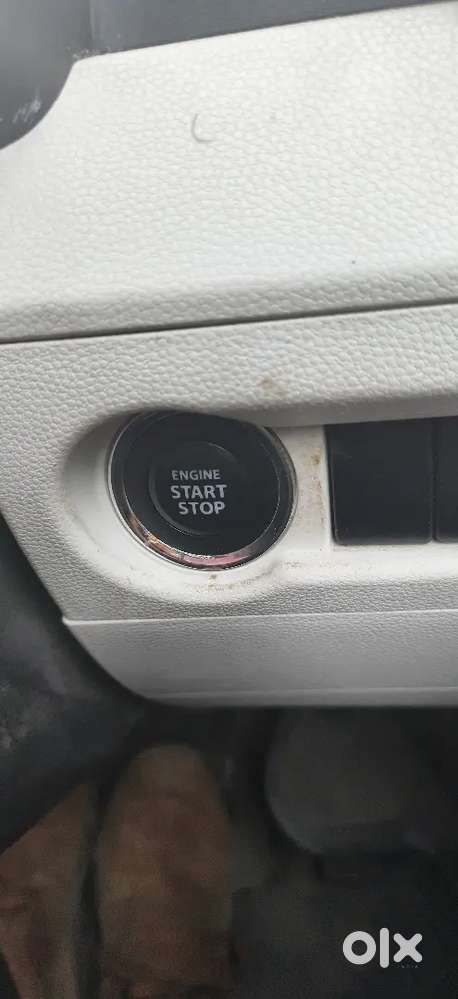 Features, Key Less Entry, Alloy Wheel, Music System