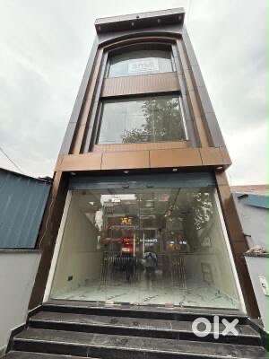 A Shop is available for rent on the main road chinor Bantalab