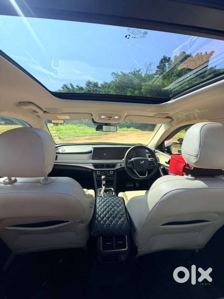 Mahindra Xuv700 2.2 Ax 7 Diesel At Luxury Pack Str Awd, 2024, Diesel