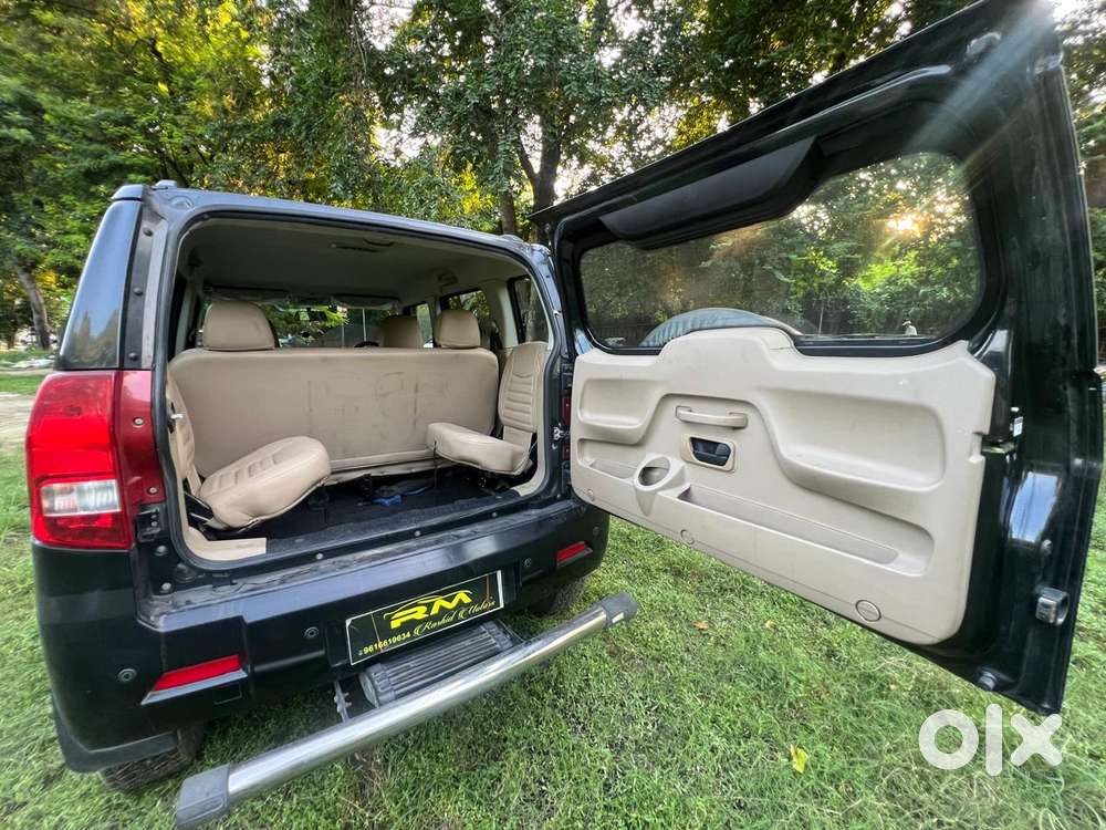 Mahindra Tuv 300 T8 Amt (automatic), 2017
