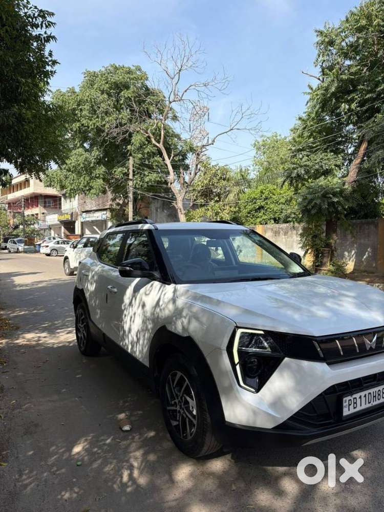 Mahindra Xuv 3xo Ax5 Pm Mt, 2024, Petrol