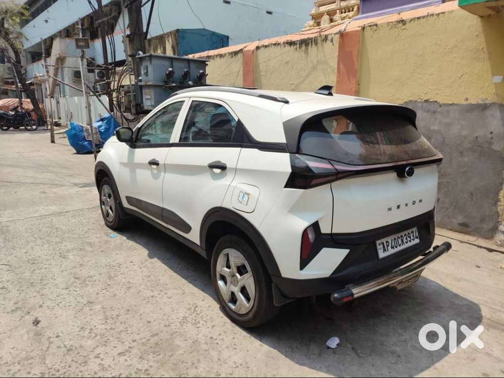 Tata Nexon Smart Plus S - May 2024 (with Sunroof & Extended Warranty))