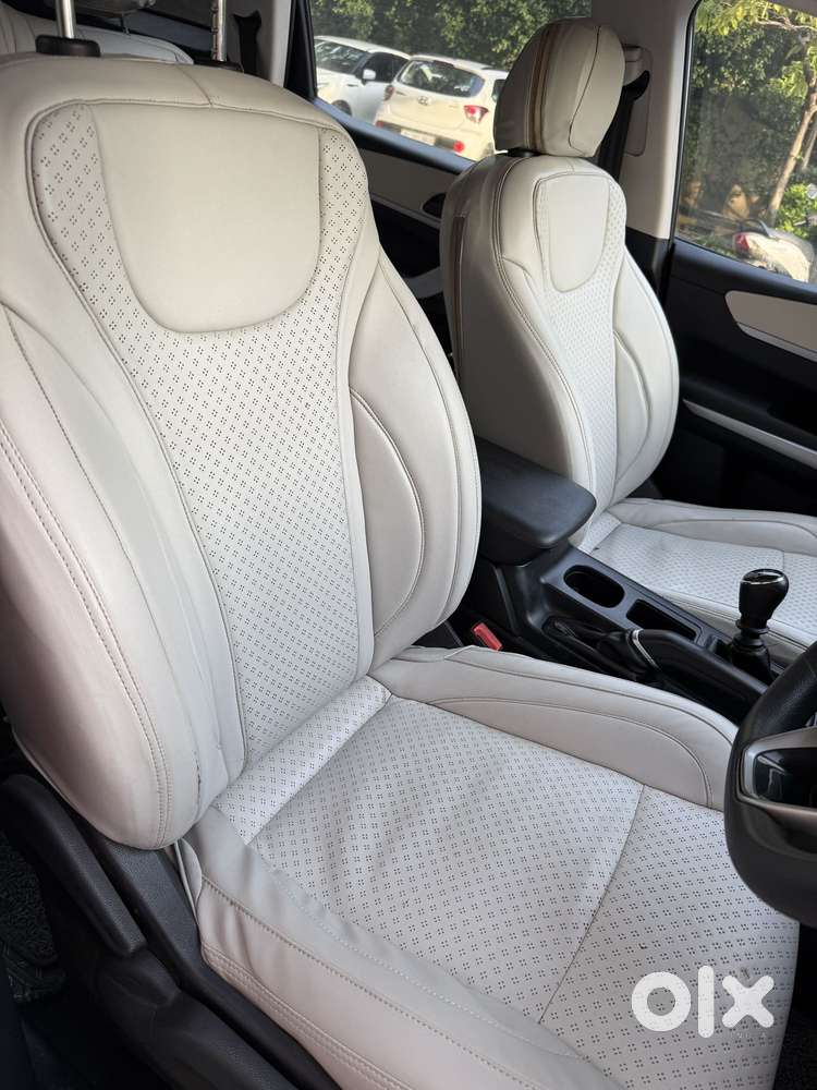 Mahindra Xuv700 2.2 Mx Diesel Mt 5 Str, 2023, Diesel