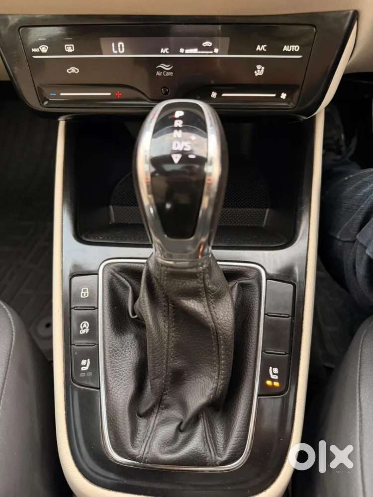 Skoda Slavia Style 1.0l Tsi At, 2023, Petrol