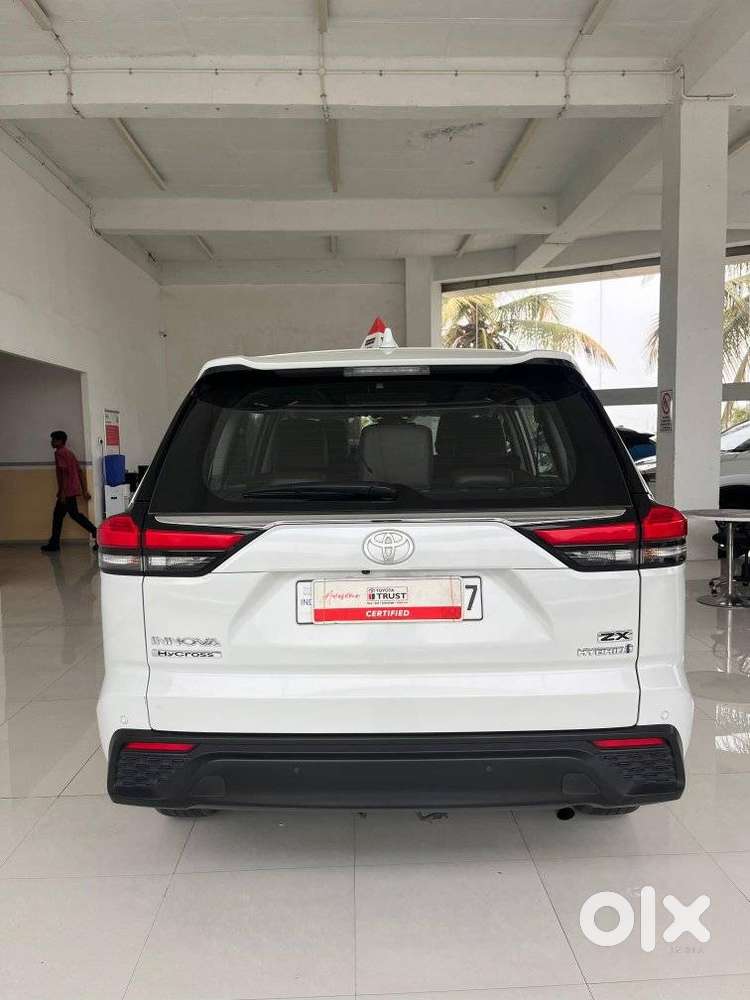 Toyota Innova Hycross 2.0 Zx (o) Hybrid 7 Str, 2024, Petrol