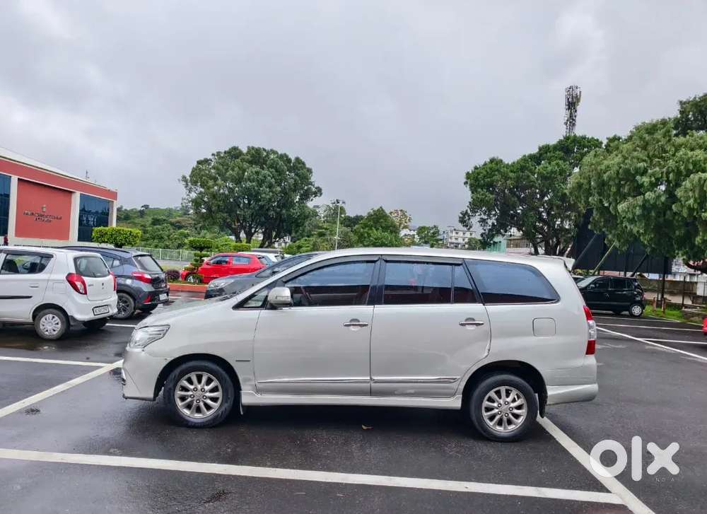Toyota Innova 2.5 V 7 Seater  2014  Diesel  Well Maintained