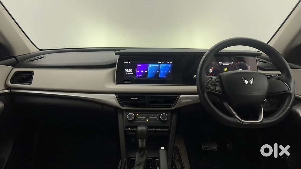 Mahindra Xuv700 2.0 Ax 3 Petrol At 5 Str, 2023, Petrol