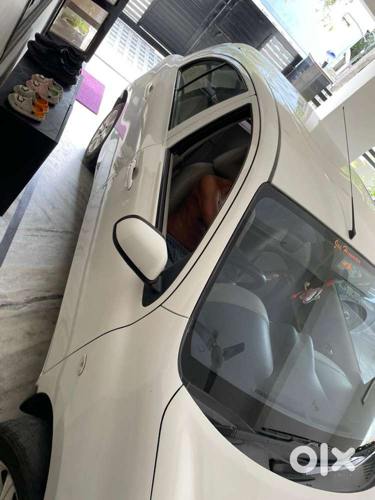Nissan Diesel Car 2011