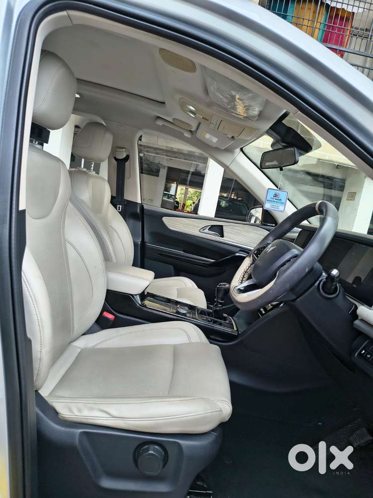 Mahindra Xuv700 2.0 Ax 7 Petrol Mt Str, 2021, Petrol