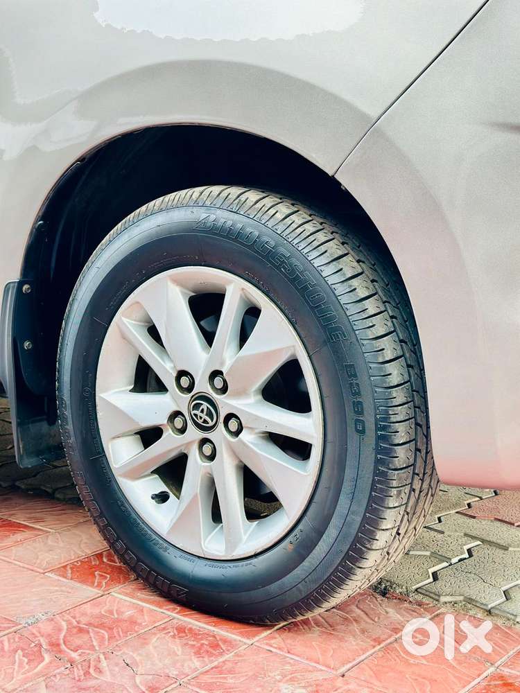 Toyota Innova Crysta 2.4 V, 2016