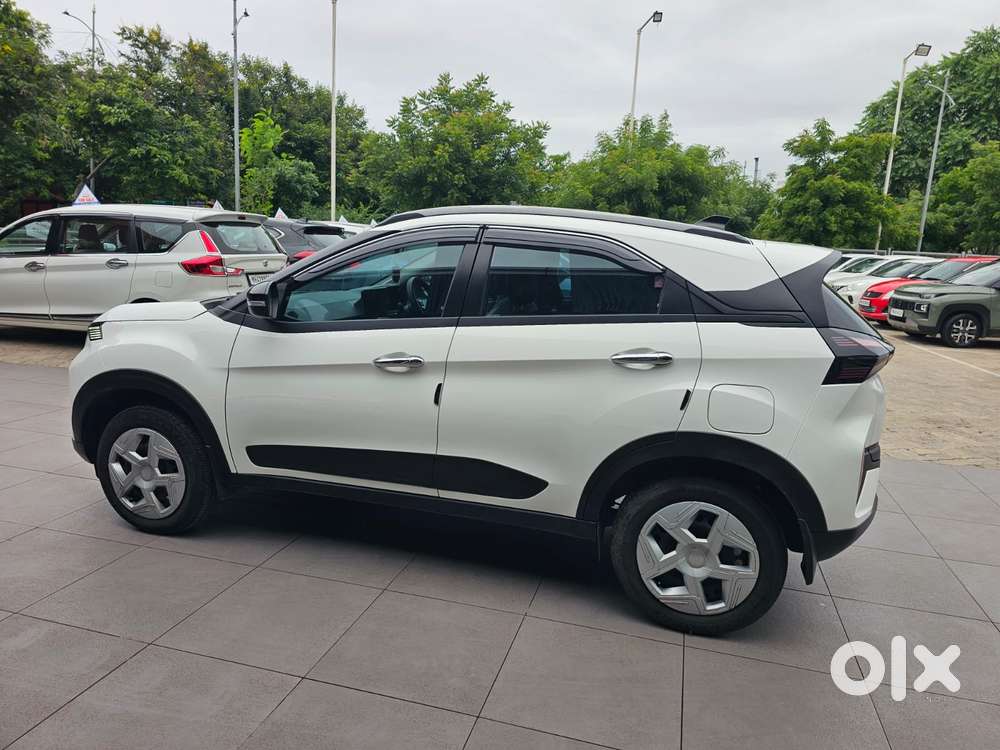 Tata Nexon Pure 1.2 Revotron Petrol 6 Mt, 2025, Cng & Hybrids