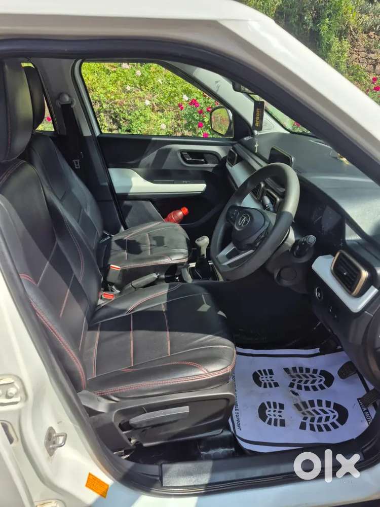 Ac, Power Steering, Power Window, Infortainment System, Reverse Ca