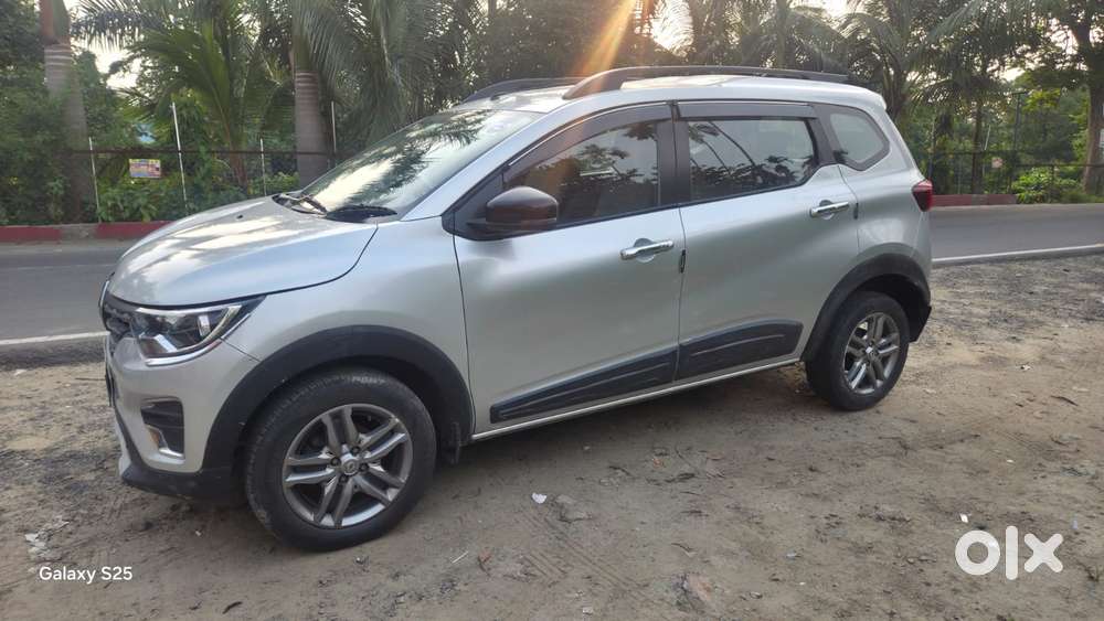 Renault Triber Rxz, 2023, Petrol