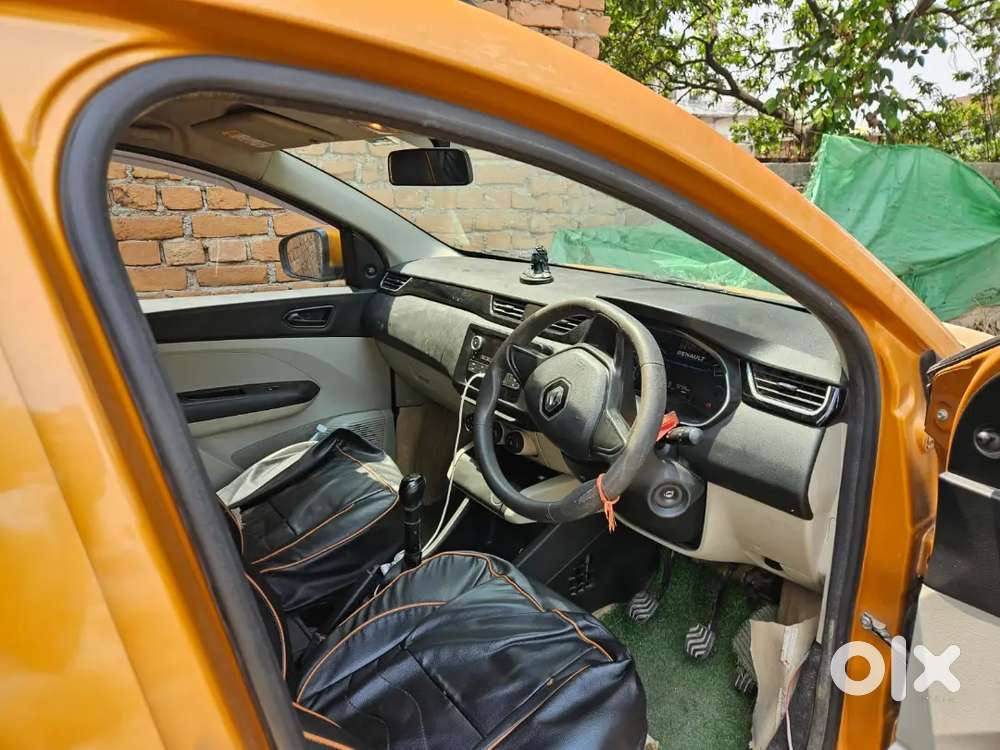 Charo Tyer New H Aur Battery Bhi 7 Seater Car