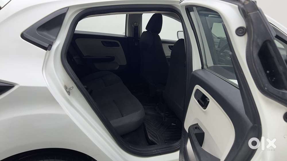 Tata Altroz 1.2 Xm Plus, 2023, Petrol
