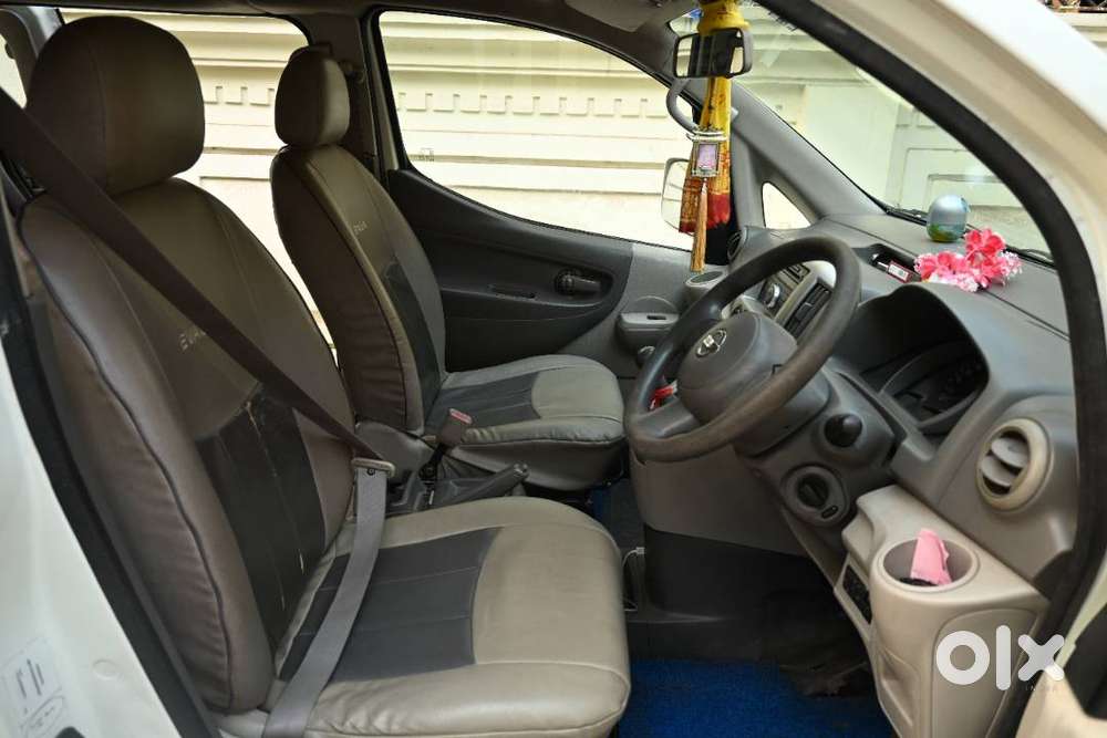 Nissan Evalia Pearl White 7 Seater Muv