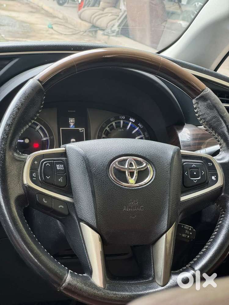 Toyota Innova Crysta 2.8z Automatic, 2016, Diesel