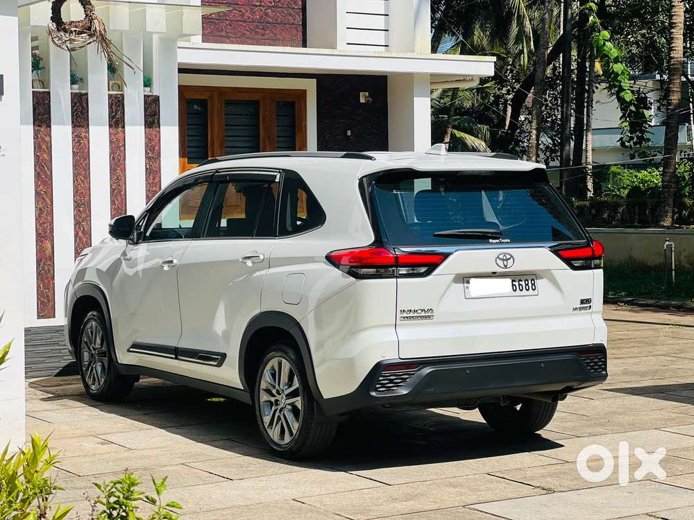 Toyota Innova Hycross 2.0 Zx (o) Hybrid 7 Str, 2025, Petrol