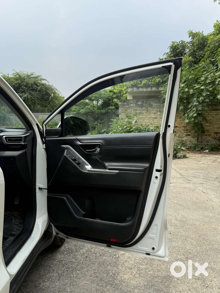 Toyota Innova Hycross Gx (o), 2023, Petrol