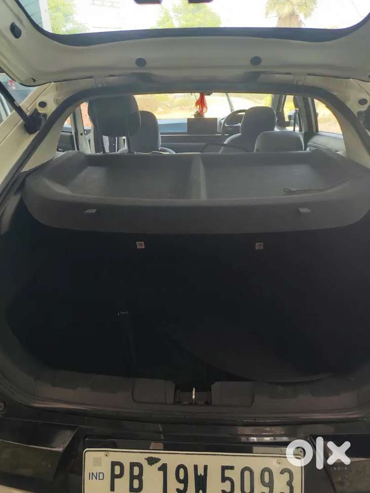 Tata Curvv Creative Plus S Top Condition Car White Colour