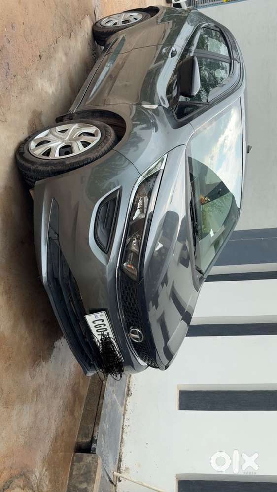 2024 Tata Altroz Petrol Manual 16,800 Km Driven