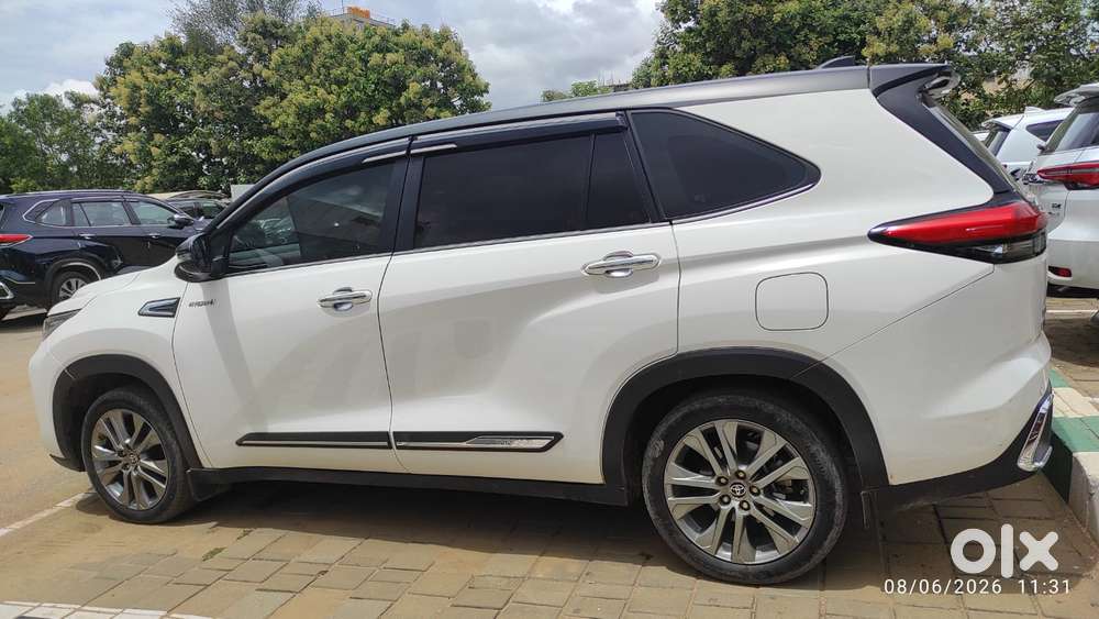 Toyota Innova Hycross 2.0 Zx (o) Hybrid 7 Str, 2024, Petrol