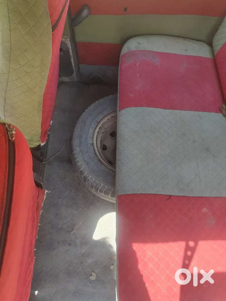 Ecco गाड़ी है 2010 मॉडल,, गाड़ी चालू कंडीशन में है,, एलपीजी चालू है,