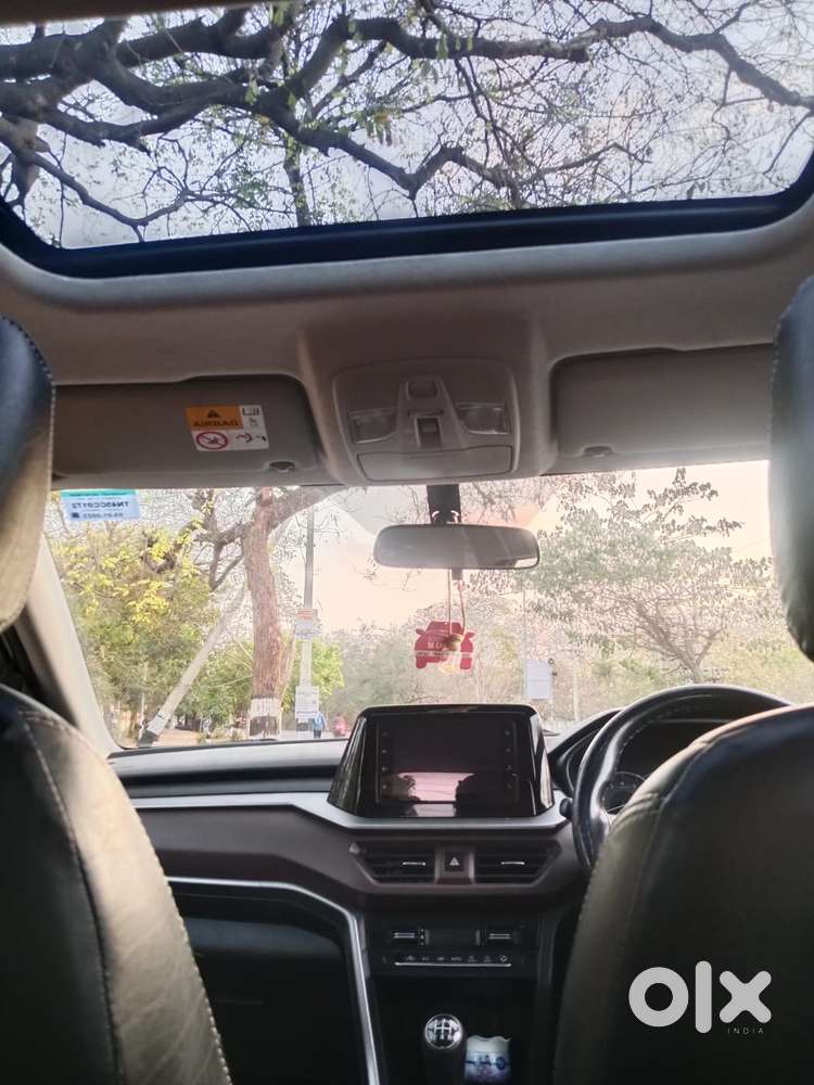 Maruti Suzuki Brezza 1.5 Zxi Smart Hybrid, 2023, Petrol