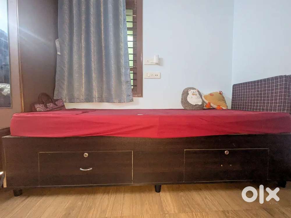 Single Bed with storage + memory foam mattress ( Great condition)