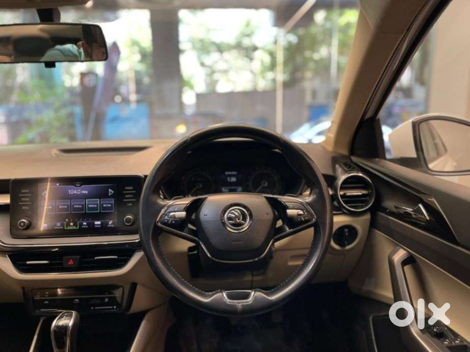 Skoda Slavia Ambition 1.0l Tsi At, 2022, Petrol