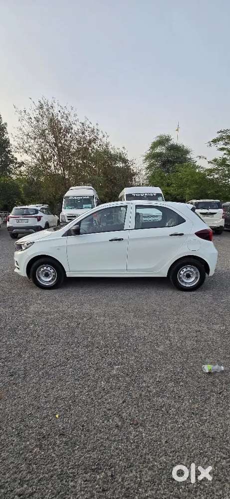 Tata Tiago 2026 April Petrol 1900 Km Driven,1 Month Old