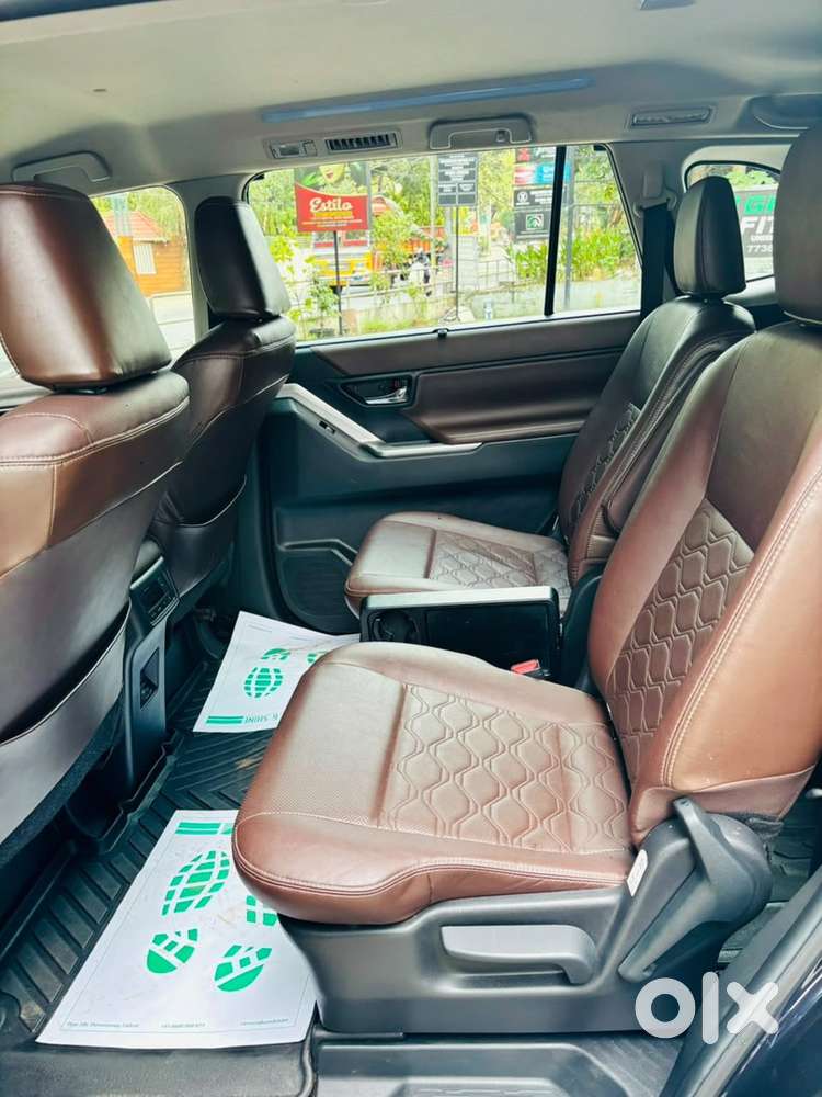 2024 Toyota Innova Hycross Vx | 71,000 Km | Sparkling Black |