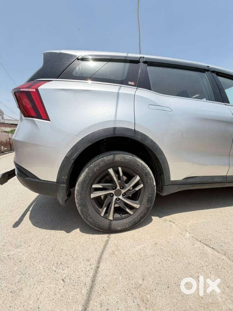 Mahindra Xuv700 2.0 Mx Petrol Mt 5 Str, 2022, Petrol