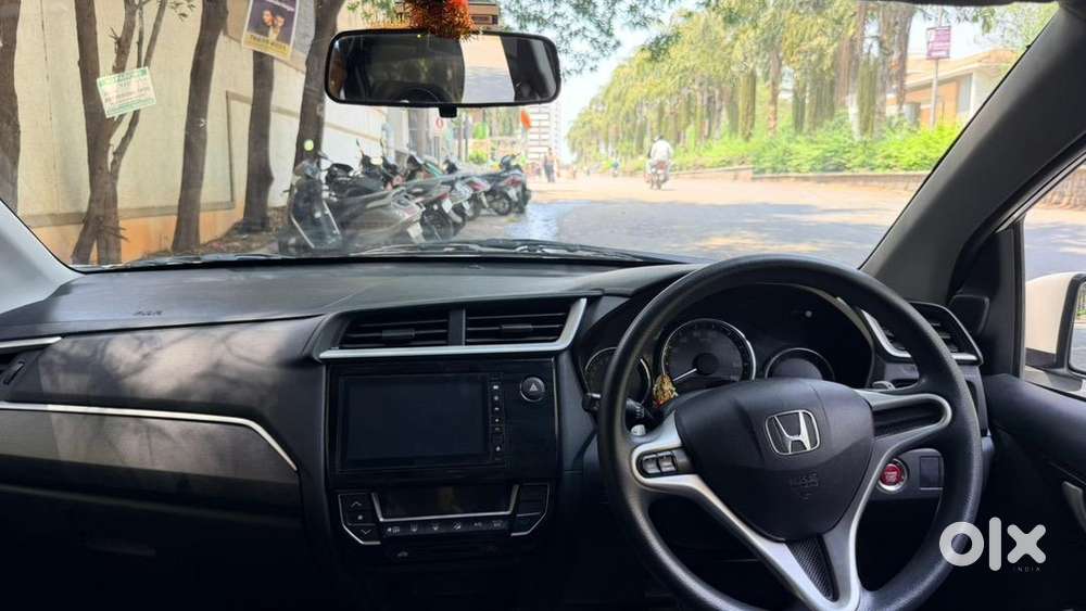 Honda Br-v: Pearl White-7 Seater-2019-autot-top Condition-fully Loaded