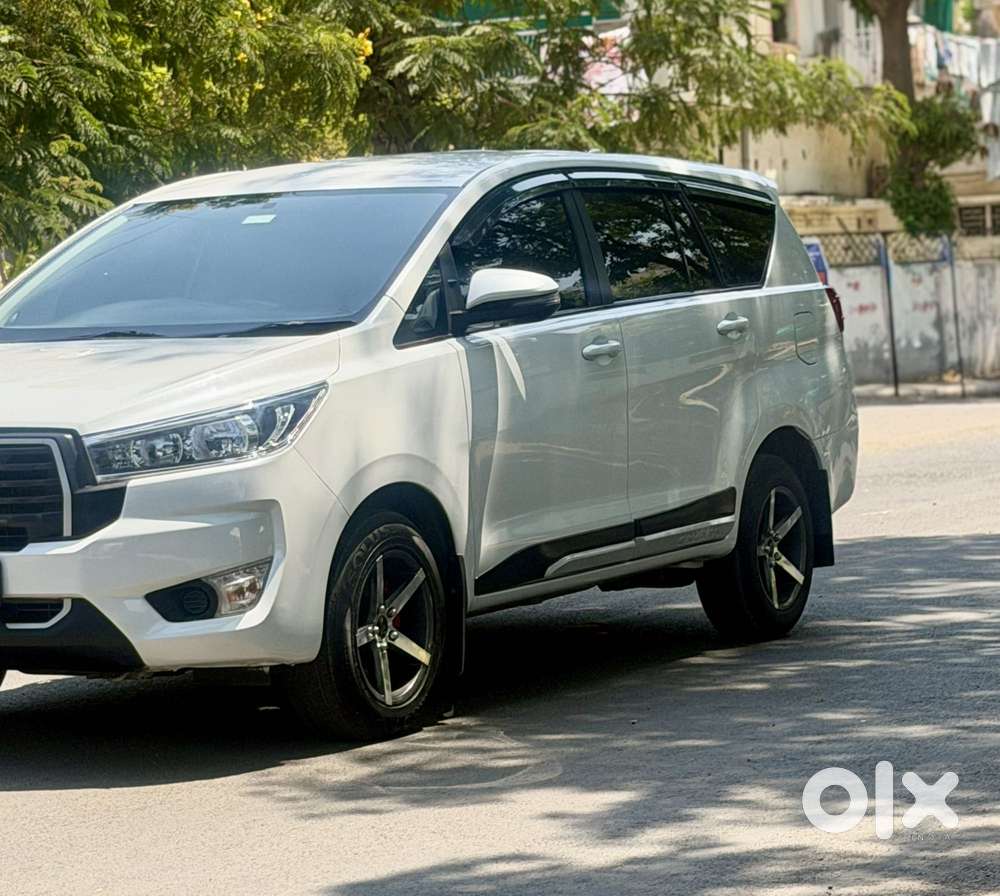 Toyota Innova Crysta [2020-ongoing] 2.4 Gx 8 Str, 2023, Diesel