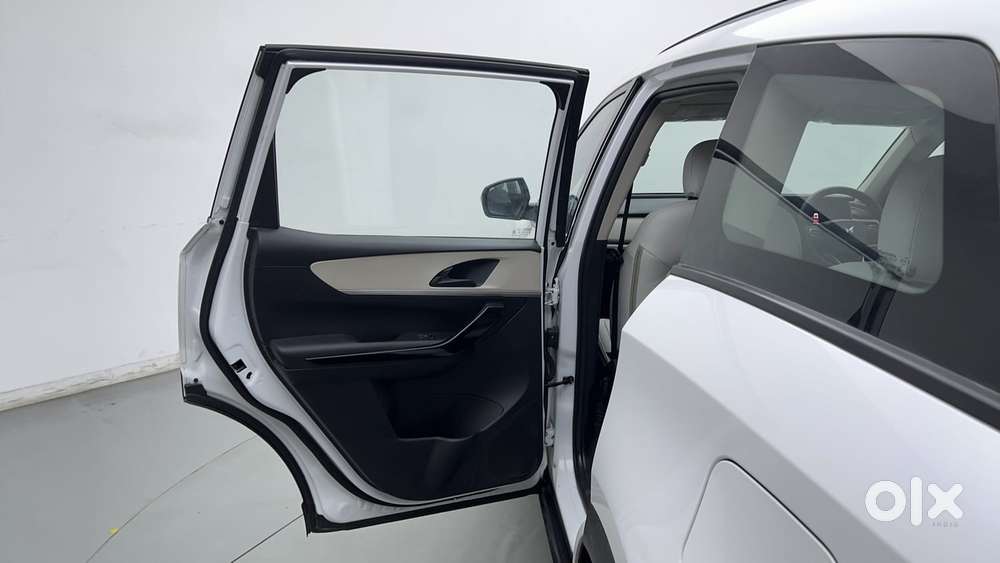Mahindra Xuv700 2.2 Ax 5 Diesel At 7 Str, 2023, Diesel