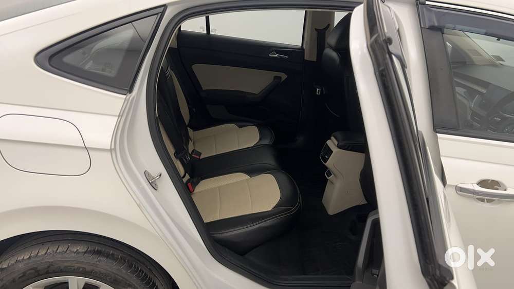 Skoda Slavia Ambition 1.0l Tsi At, 2023, Petrol