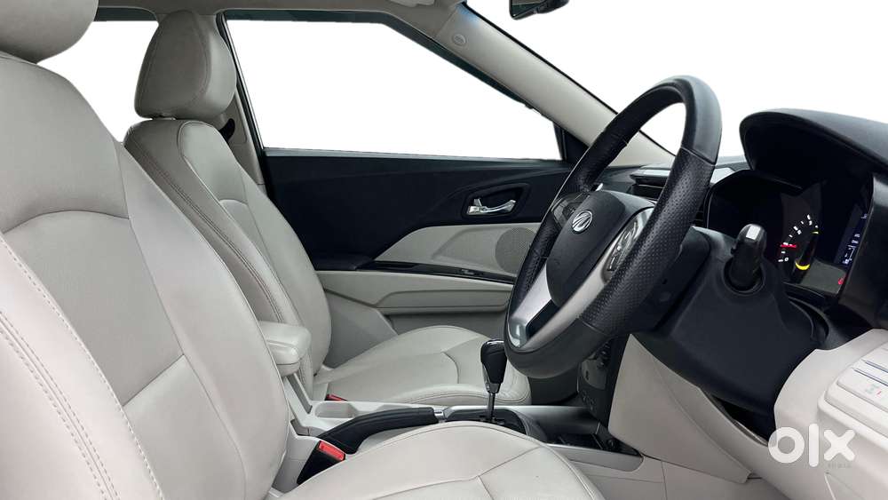 Mahindra Xuv300 1.2 W8 (o) Amt Petrol, 2022, Petrol