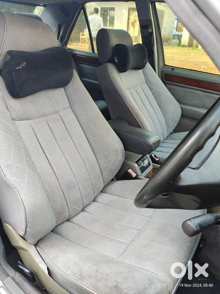 Fully Restored Mercedes Benz W124 E220 Petrol